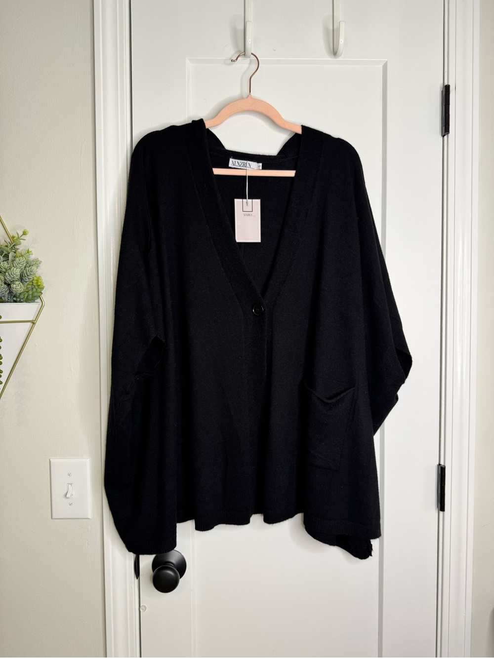 XUZRLN Black Sweater Button Shrug